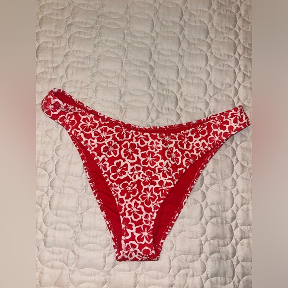 La Hearts Red and White Floral Bikini Bottom - Picture 1 of 3